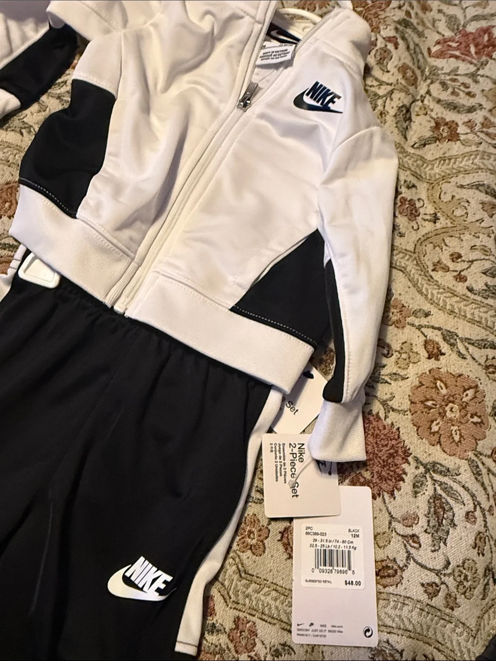Nike White and Black Youth Zip-Up Tracksuit Set - Picture 4 of 4